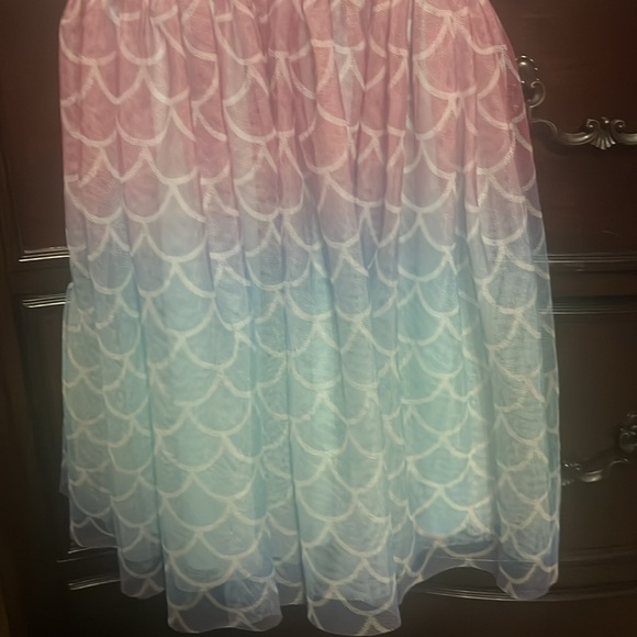 Little girls used size 8 dress - Picture 3 of 5